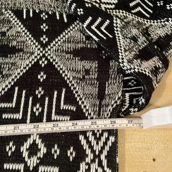 Vintage geometric wool blend knit sweater by Melange. 
Size: XL - Picture 8 of 8